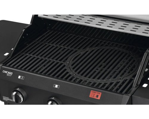 Detailopname van een barbecue met grillrooster en warmhoudrek