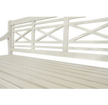 Detailopname van een houten tuinbank met rugleuning