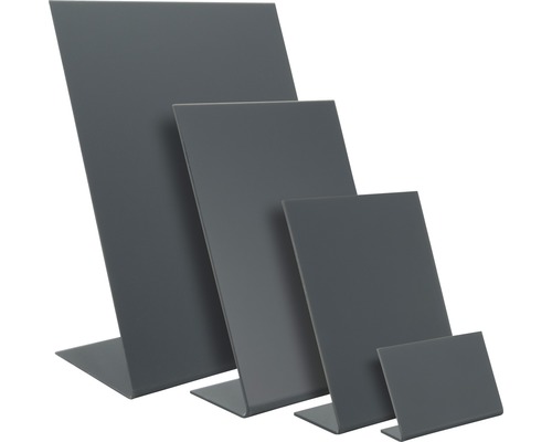 Meerdere metalen bordenstandaards in verschillende formaten