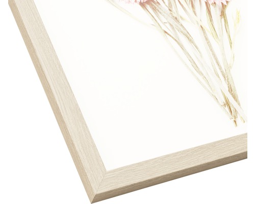 Detailopname van een fotolijst met bloemenmotief