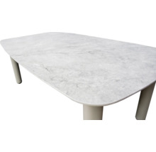 Eettafel met marmerlook en afgeronde hoeken