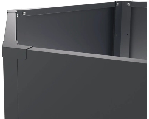 Detailopname van een metalen plantenbak