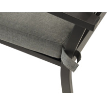 Detailopname van een stoelkussen met bevestigingsband