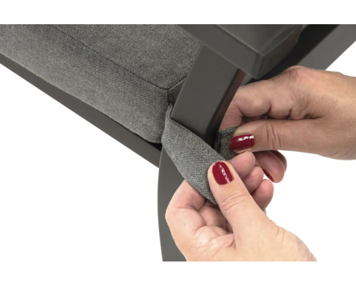 Detailweergave van een stoel met bevestigingsband