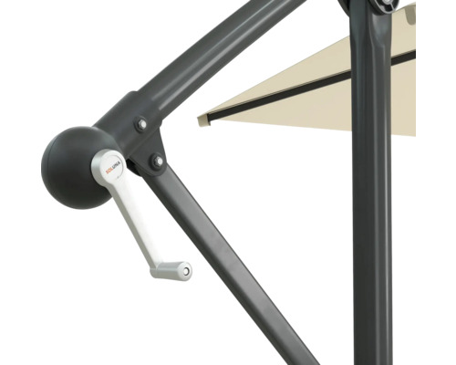 Detailopname van een parasol met slinger mechanisme en Soluna logo