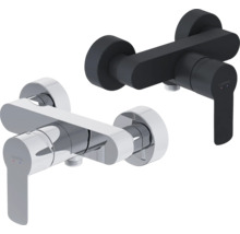 Twee wastafelkranen van Laufen, één in chroom en één in zwart