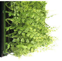 Kunstplantenwand met diverse groene planten