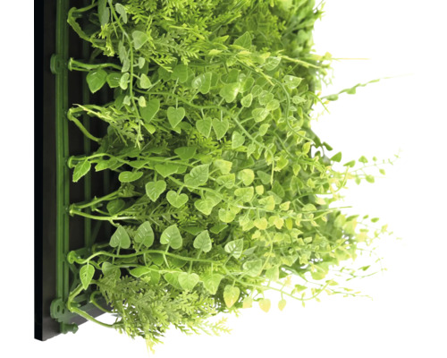 Kunstplantenwand met diverse groene planten