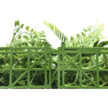 Kunstplantenmat met groene bladeren en kunststof rooster