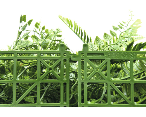 Kunstplantenmat met groene bladeren en kunststof rooster