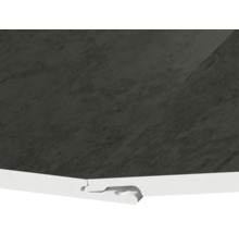 Gedetailleerd zicht op een donker werkblad met een witte rand