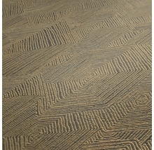 Close-up van een gestructureerd behang met geometrisch patroon.