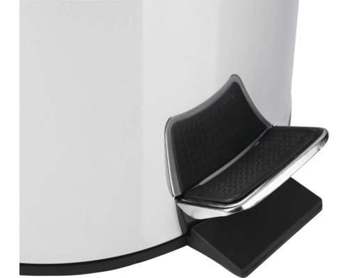 Detailopname van een pedaalemmer met voetpedaal