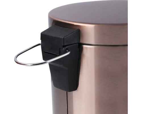 Detailopname van een afvalemmer met pedaal en handgreep