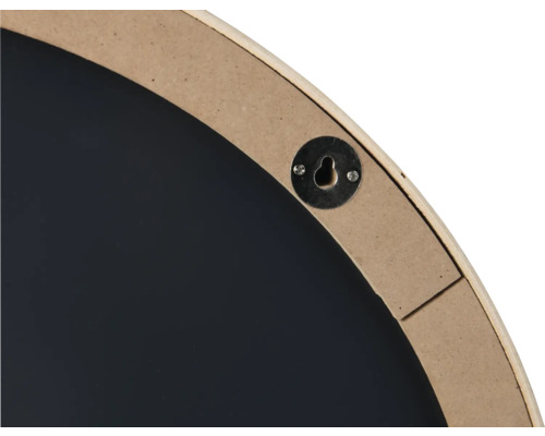 Gedetailleerde weergave van de achterkant van een ronde wandspiegel met ophangsysteem.