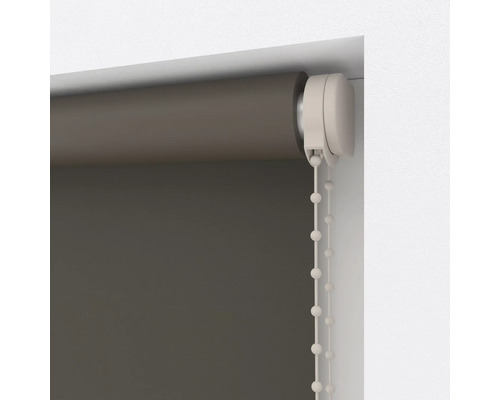 Rolgordijn aan raam met kettingbediening