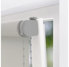 Detailaanzicht van een rolgordijn met kettingbediening op het raam