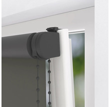 Grijs rolgordijn met kettingbediening op raam