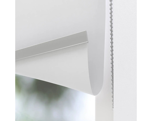 Wit rolgordijn met kettingbediening voor lichtregeling