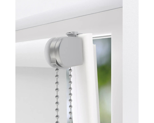 Detailaanzicht van een rolgordijn met kettingbediening voor raamdecoratie