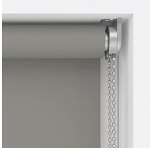 Grijs rolgordijn met kettingbediening in kozijn