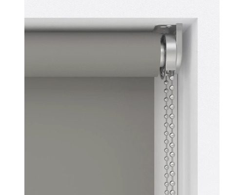 Grijs rolgordijn met kettingbediening in kozijn