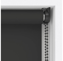 Detail van een rolgordijn met kettingbediening voor raamdecoratie