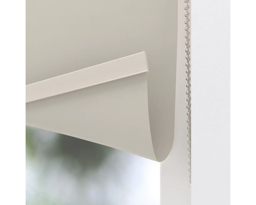 Detailopname van een rolgordijn met kettingbediening.