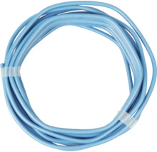 Opgerolde, blauwe stroomkabel