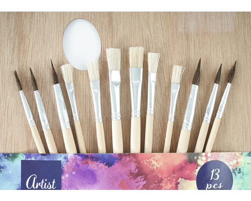 THE WALL Schilderspalet Hout ovaal 30x40 cm Een set van dertien kunstenaarspenselen met houten handvatten en verschillende penseelvormen.