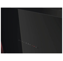 Afzuigkap met bedieningspaneel voor ventilatorsnelheden en verlichting.