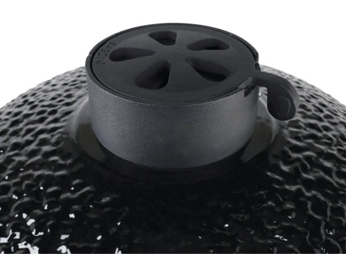 Detailopname van een zwarte keramische grill met ventilatieregelaar.