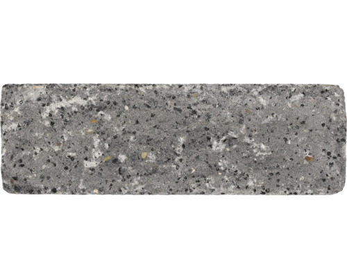 Grijze straatsteen met donkere en lichte insluitsels