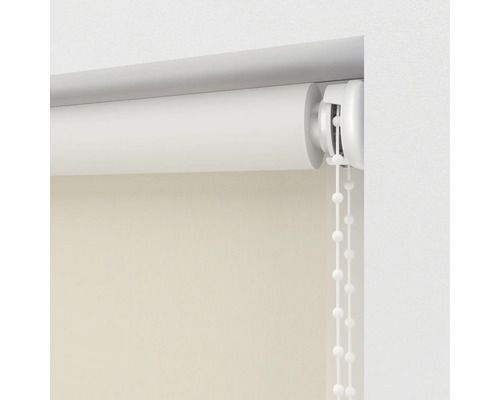 Detailopname van een wit rolgordijn met kettingbediening voor raamdecoratie en zonwering.