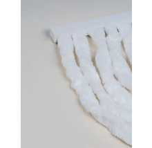 Gordijnwasstraat met witte franjes