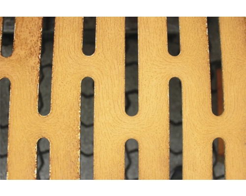 Close-up van een geperforeerde metalen plaat