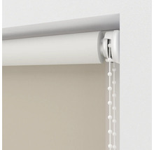 Detailopname van een rolgordijn met kettingbediening bij het raam