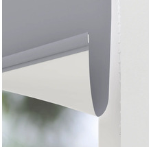 Gedeeltelijk afgerold rolgordijn voor raamverduistering