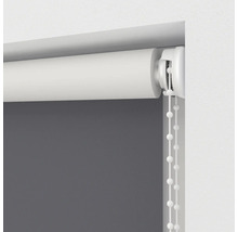 Rolgordijn met kettingbediening bij het raam