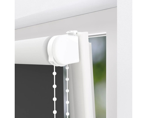 Detailopname van een rolgordijn met kettingbediening voor raamdecoratie