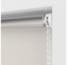 Detailopname van een rolgordijn met bedieningsketting aan een muur