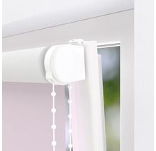 Detailopname van een rolgordijn bij het raam