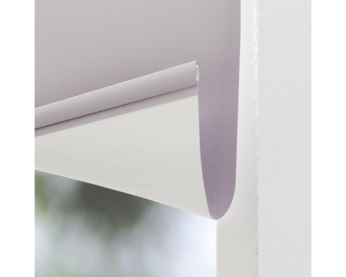 Detailaanzicht van een rolgordijn op het raam