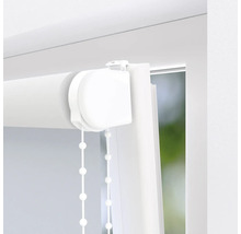 Detailweergave van een wit rolgordijn bij het raam