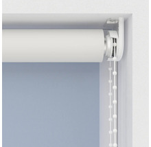 Detailopname van een rolgordijn met kettingbediening bij het raam