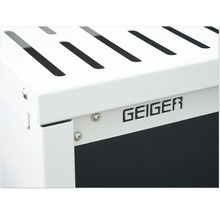 Detailopname van een serverkast met het opschrift Geiger.
