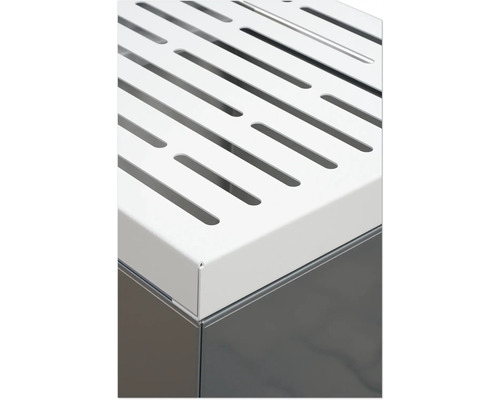 Detailopname van een witte, geperforeerde afdekking