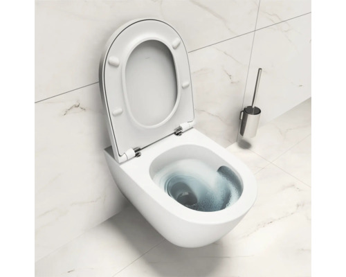 Wandcloset met open spoelrand en toiletborstelgarnituur