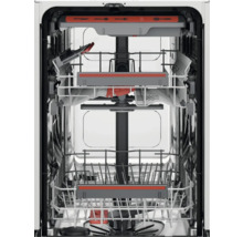 Binnenaanzicht van een vaatwasser met vaatwaskorven