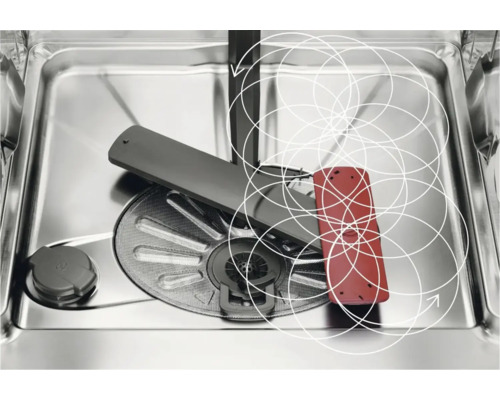 Interieur van een vaatwasser met sproeiarm, zeef en reinigingsmiddeldoseerder